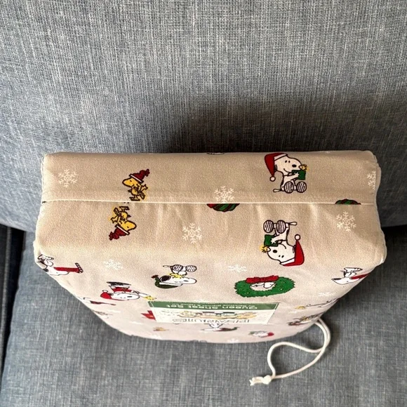 Peanuts Snoopy Holiday Queen Sheet Set - Red, Green, White - Picture 6 of 6